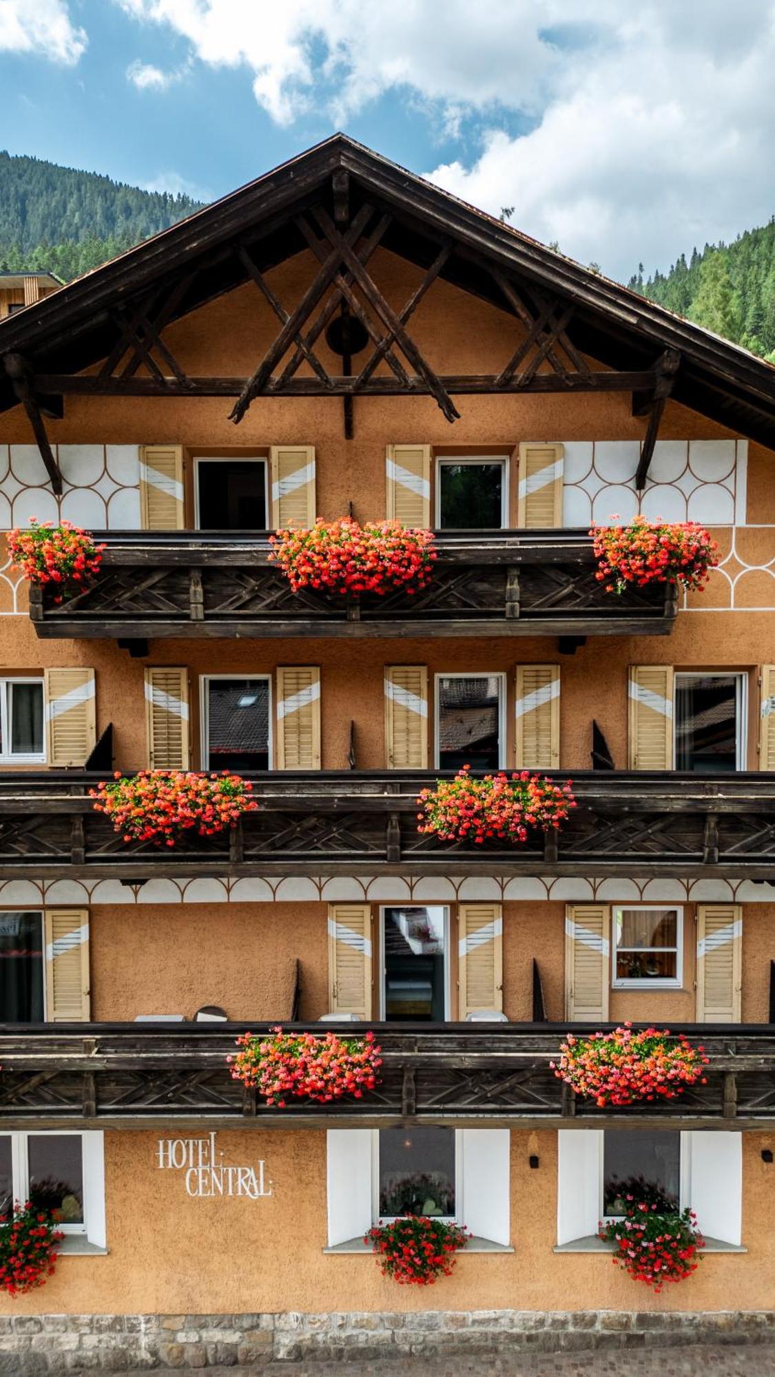Hotel Central Нова Леванте Екстериор снимка
